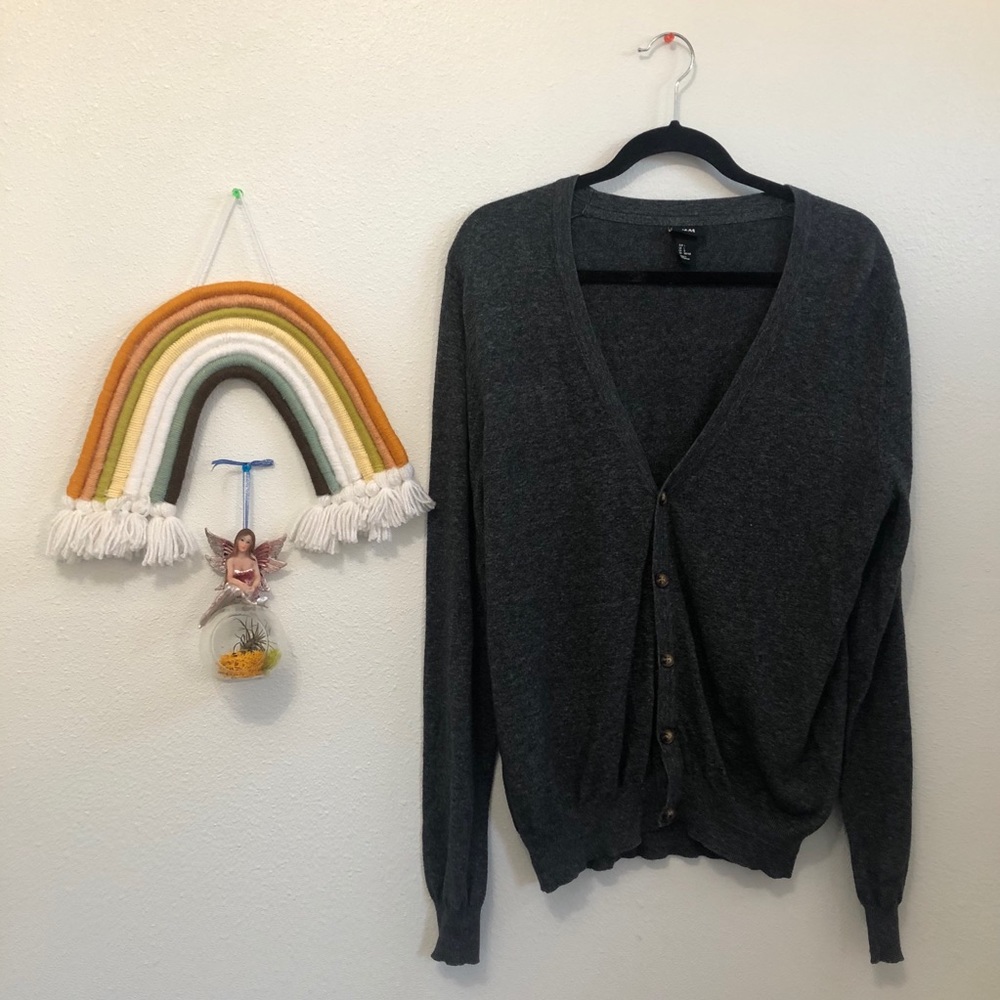grey button up sweater / cardigan 🤍